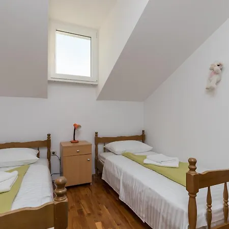 Apartment Zora Čilipi