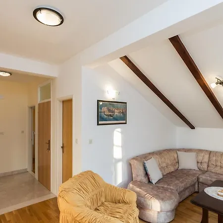 Apartment Zora Čilipi